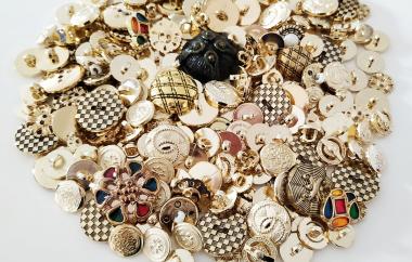 Knöpfe Mix gold 